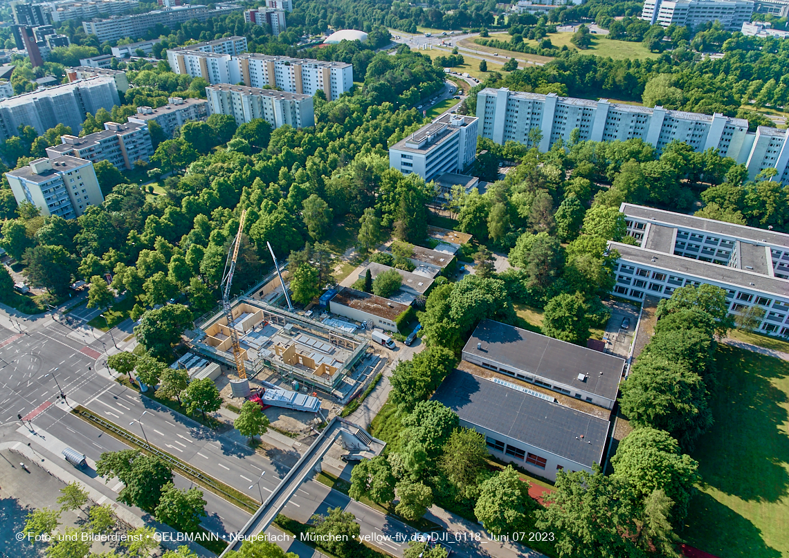 07.06.2023 - aktuelle Fotos von der »<strong><i>Baustelle zum Hort für Kinder</i></strong>« in Neuperlach in München